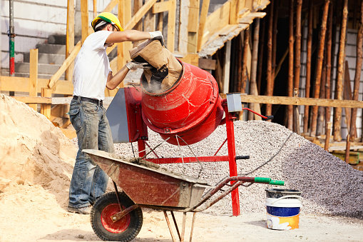 Bricklayer and concrete mixer