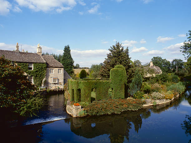 istock Picturesque Cotswolds - Burford 184148726