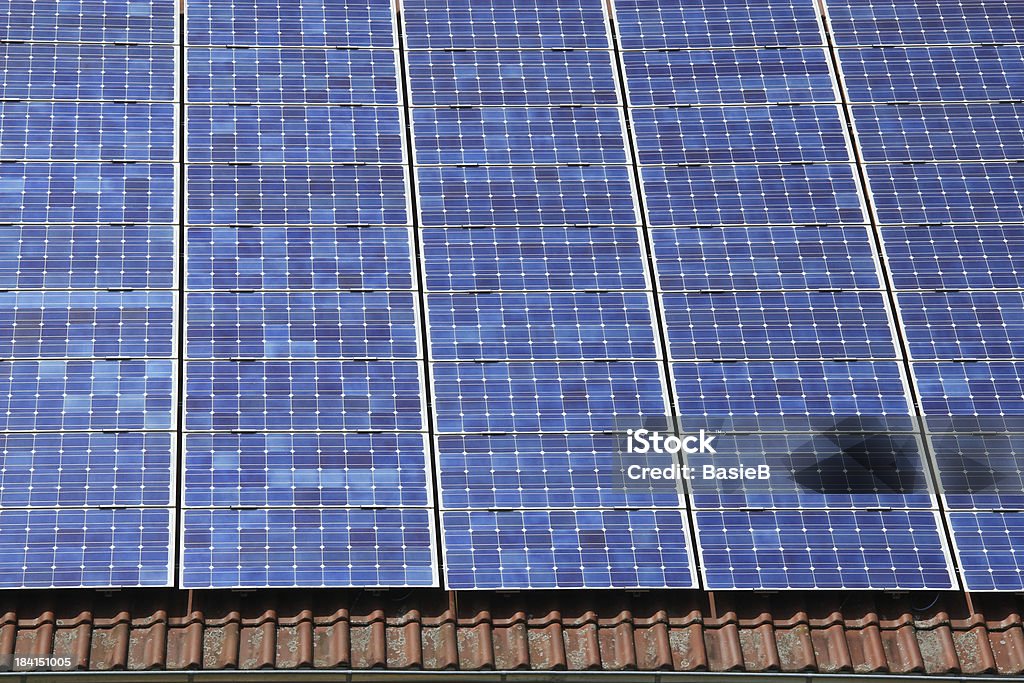 Células solares sobre um Telhado - Royalty-free Moldura Completa Foto de stock