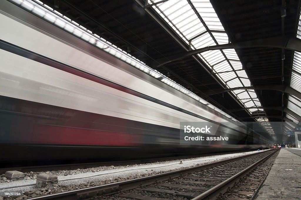 로코 모티프 라이프 있는 스위스 sbb 열차 - 로열티 프리 기차 스톡 사진