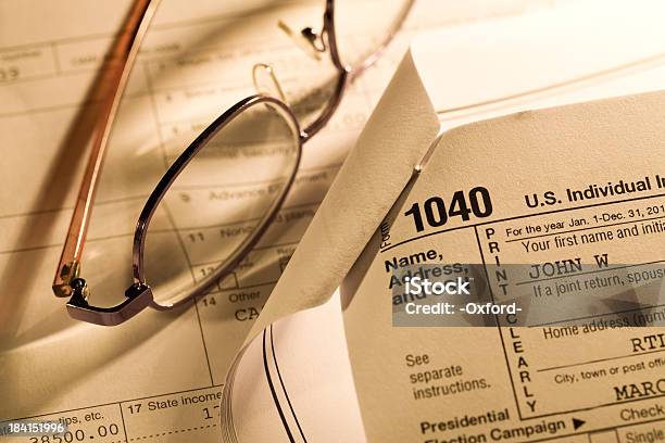 소득세 양식 Internal Revenue Service에 대한 스톡 사진 및 기타 이미지 - Internal Revenue Service, 0명, 1040 세금 양식