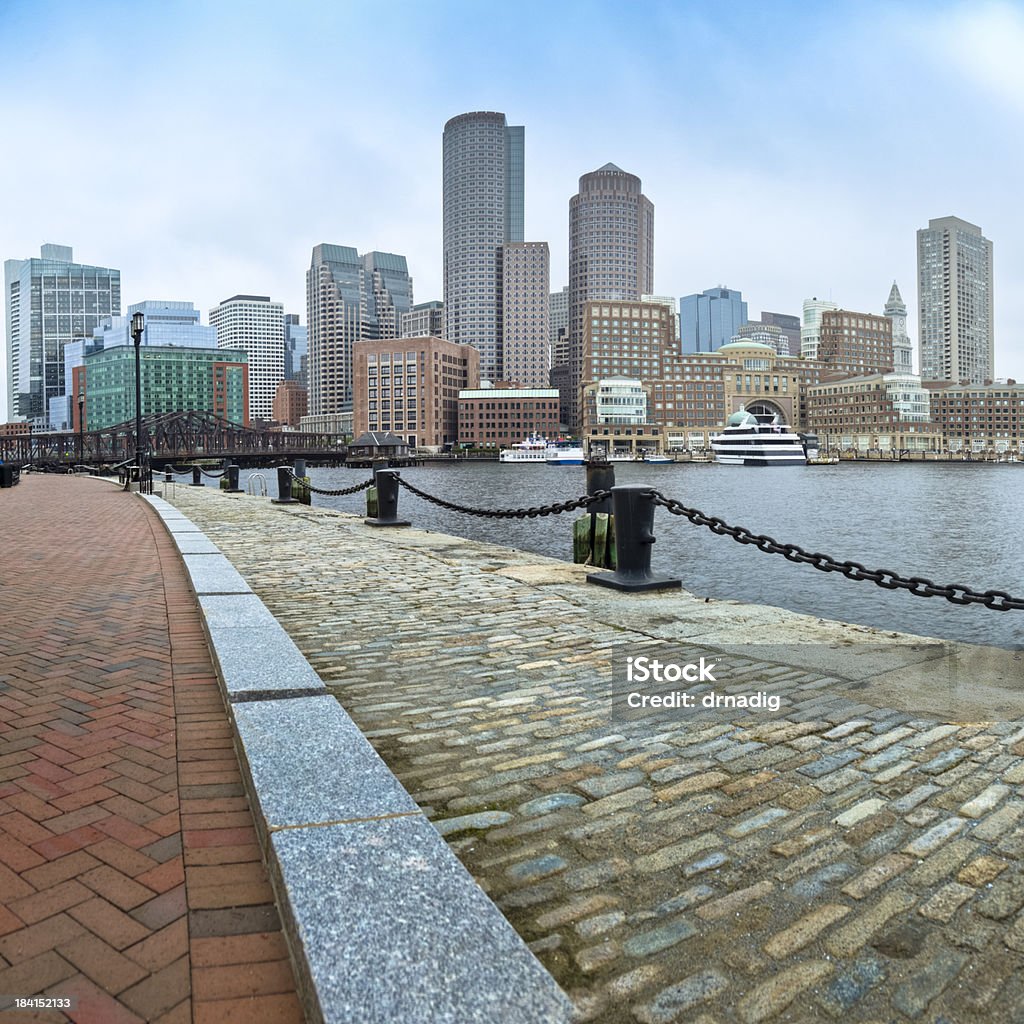 Fan panorama de Boston et la jetée est pavée de briques, promenade du port - Photo de Angle de prise de vue libre de droits