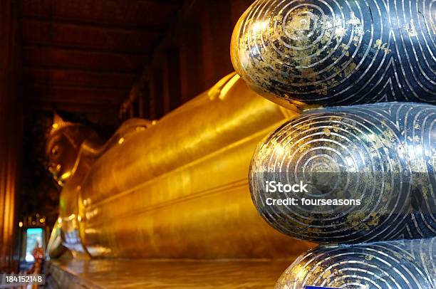 Buddha In Piedi - Fotografie stock e altre immagini di Antico - Condizione - Antico - Condizione, Arte, Arti e mestieri