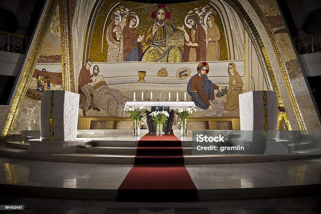 Hermoso interior de la iglesia - Foto de stock de Altar libre de derechos