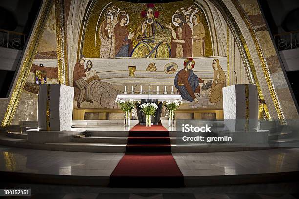 Hermoso Interior De La Iglesia Foto de stock y más banco de imágenes de Altar - Altar, Arquitectura, Arte