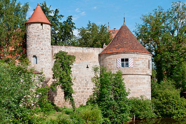 dinkelsbühl-tower da muralha da cidade medieval, dreigangsturm - on stone dinkelsbuhl wall - fotografias e filmes do acervo