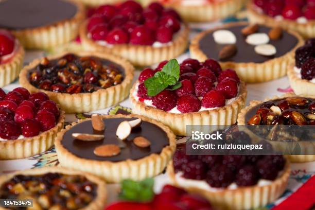 Verlockendes Gebäck Und Pasteten Stockfoto und mehr Bilder von Obsttorte - Obsttorte, Kuchen, Gebäck
