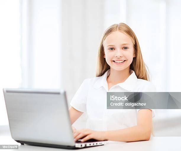 여자아이 노트북 Pc 학교 게이머에 대한 스톡 사진 및 기타 이미지 - 게이머, 고등학교 이하, 고름