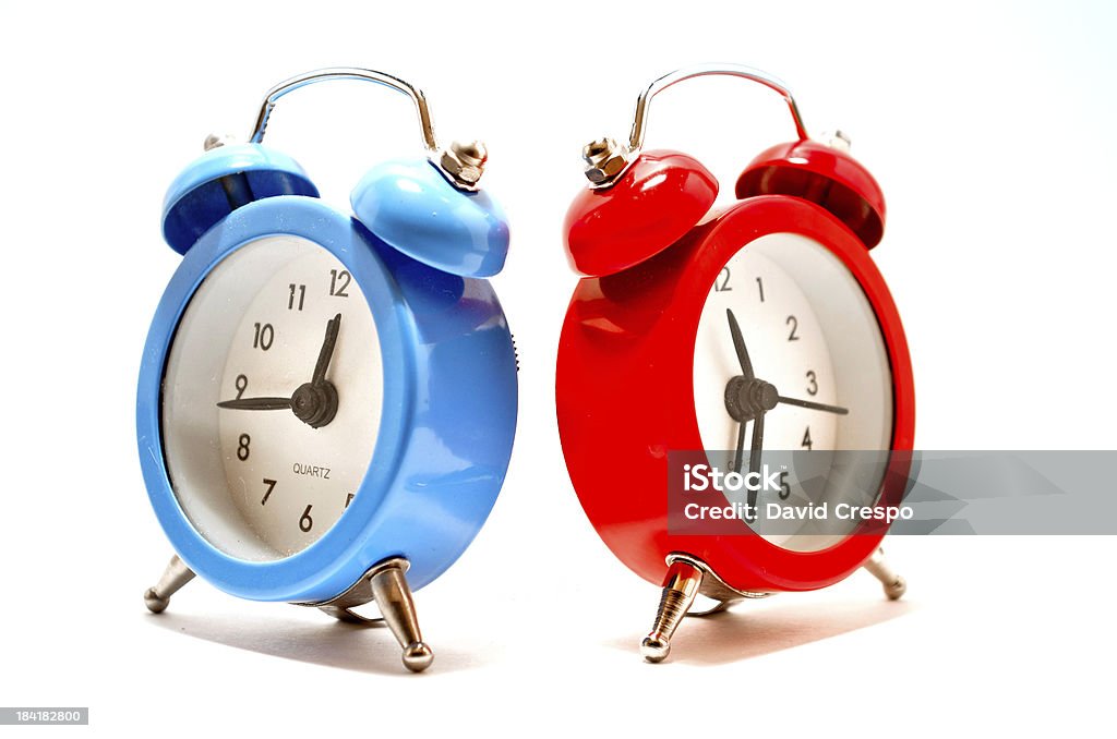 Czerwony i niebieski zegary - Zbiór zdjęć royalty-free (Czasomierz)