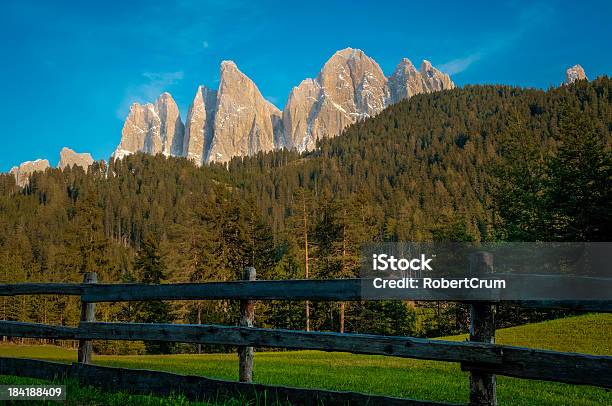 Paisaje Tiroleses Del Norte De Italia Foto de stock y más banco de imágenes de Aire libre - Aire libre, Alpes Dolomíticos, Alpes Europeos