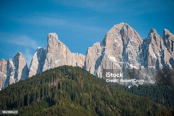 Dolomite Montagne Tirolesi Regione Ditalia - Fotografie stock e altre immagini di Albero - Albero, Alpi, Alto Adige