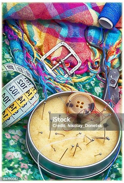 Foto de Caixa Com Costura Needles e mais fotos de stock de Agulha - Agulha, Alfaiate - Ocupação, Algodão - Material Têxtil