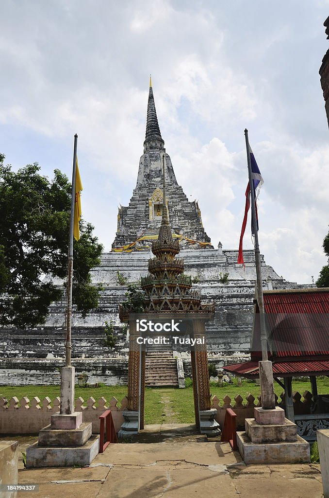 Chedi PhukhaoThong em Wat Phu Khao Thong de Ayutthaya, Tailândia - Foto de stock de Arquitetura royalty-free