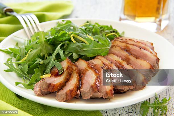 Photo libre de droit de Salade De Roquette Et De La Poitrine De Canard banque d'images et plus d'images libres de droit de Aliment - Aliment, Aliments et boissons, Canard - Viande blanche