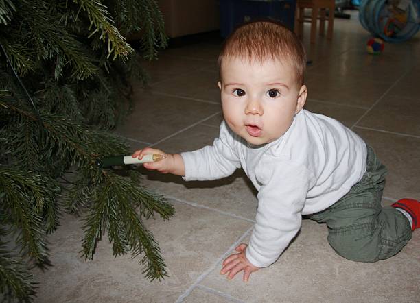 última natal - baby tile crawling tiled floor imagens e fotografias de stock