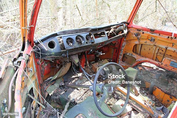 Noleggio Effettuato In Forrest - Fotografie stock e altre immagini di Acciaio - Acciaio, Arrugginito, Automobile