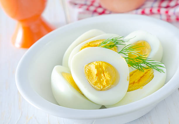 huevos - salad breakfast cooked eggs fotografías e imágenes de stock