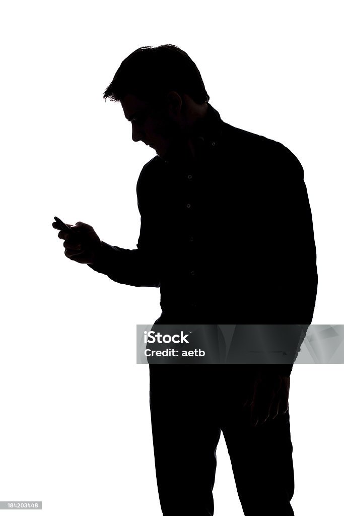 Homem mensagens de texto com uma mão - Foto de stock de Pessoas royalty-free