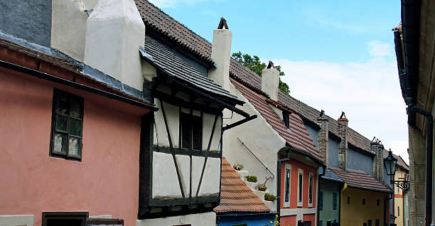 istock golden alley 184203734