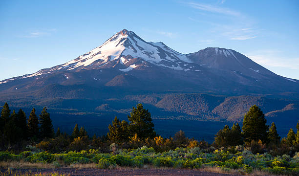 istock Dramatic Sunrise Light Hits Mount Shasta Cascade Range California 184204941
