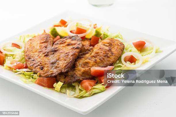Tilapia Und Salat Stockfoto und mehr Bilder von Fettgebraten - Fettgebraten, Filetiert, Brotsorte