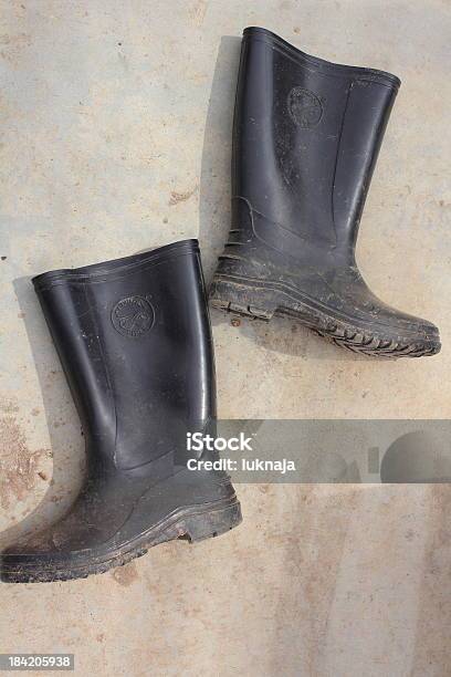 Fundas De Goma Negra Foto de stock y más banco de imágenes de Armamento - Armamento, Bota, Botas de agua