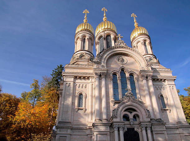 ロシア正教会 - cupola gold russian orthodox autumn ストックフォトと画像