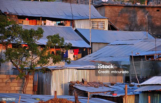 Slumsy Domycynkowe Architektura - zdjęcia stockowe i więcej obrazów Związek Komorów - Związek Komorów, Miasto, Afryka