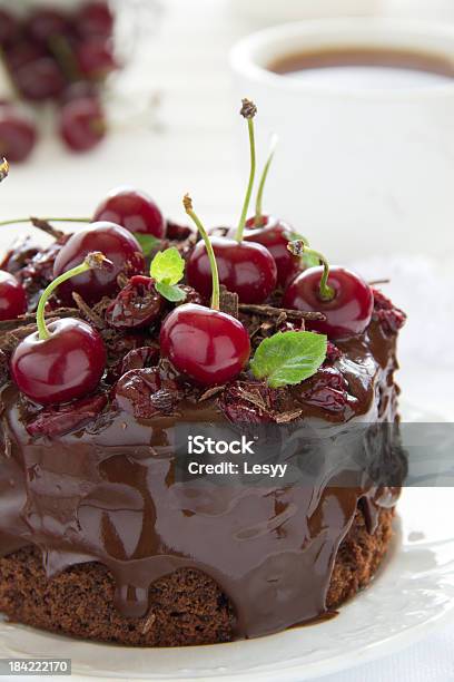 Torta Al Cioccolato - Fotografie stock e altre immagini di Alimentazione non salutare - Alimentazione non salutare, Cibi e bevande, Ciliegia