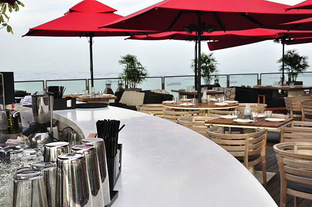 istock Roof-top bar 184266365
