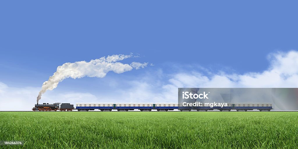 Lange Zug Laufen - Lizenzfrei Eisenbahn Stock-Foto