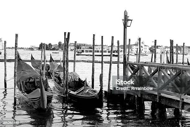 Venetian Gondolas Preto E Branco - Fotografias de stock e mais imagens de Antigo - Antigo, Ao Ar Livre, Atracado