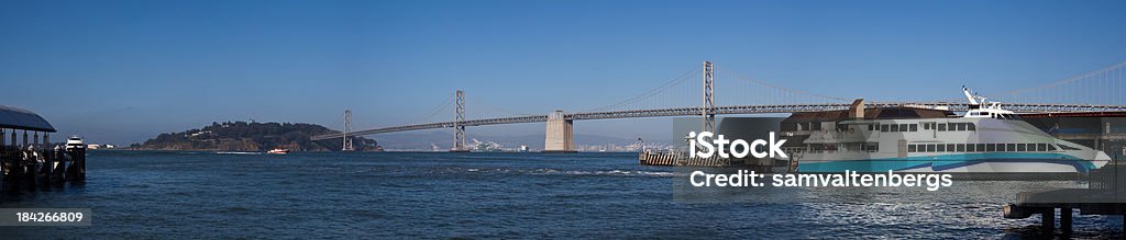 San Francisco Bay Bridge - Foto stock royalty-free di Traghetto