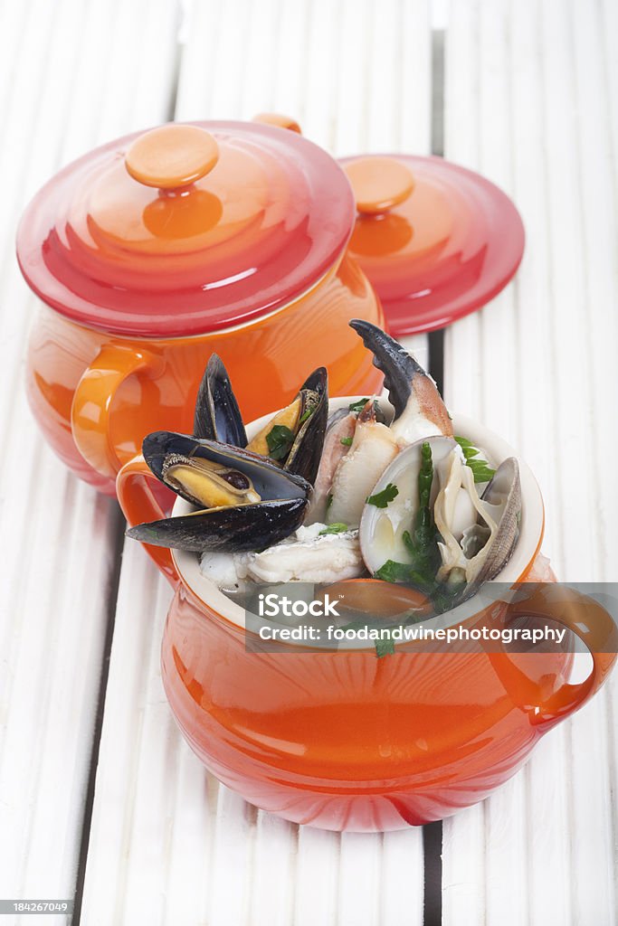 Entregue-se ao de frutos do mar - Foto de stock de Caldo de Peixe royalty-free