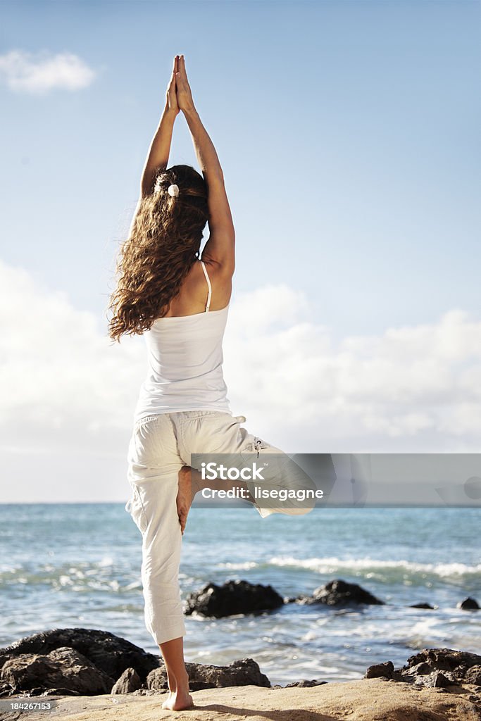 Yoga en el mar - Foto de stock de 30-39 años libre de derechos