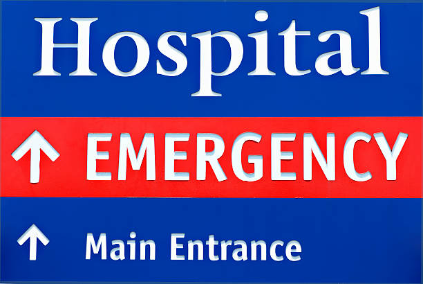 Road sign indicating the direction to a hospital with an A&E department