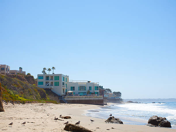 istock Malibu beach house 184269161
