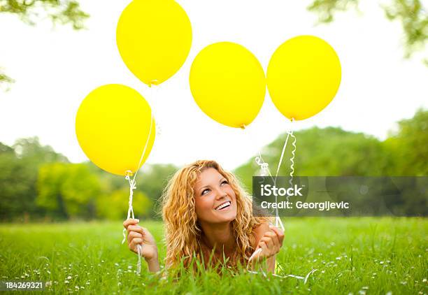 Ballons Stockfoto und mehr Bilder von Aktivitäten und Sport - Aktivitäten und Sport, Attraktive Frau, Baumblüte