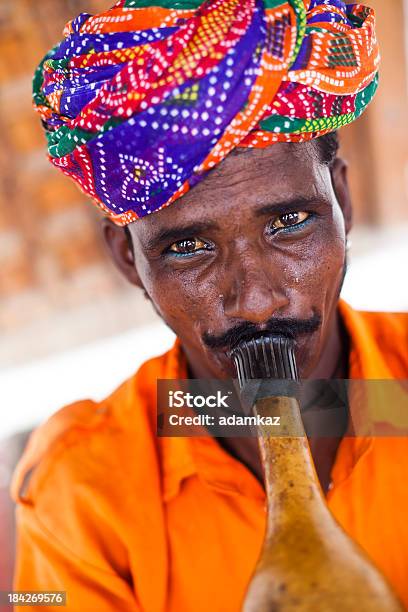 Indian Encantador De Serpentes - Fotografias de stock e mais imagens de Adulto - Adulto, Animal, Ao Ar Livre