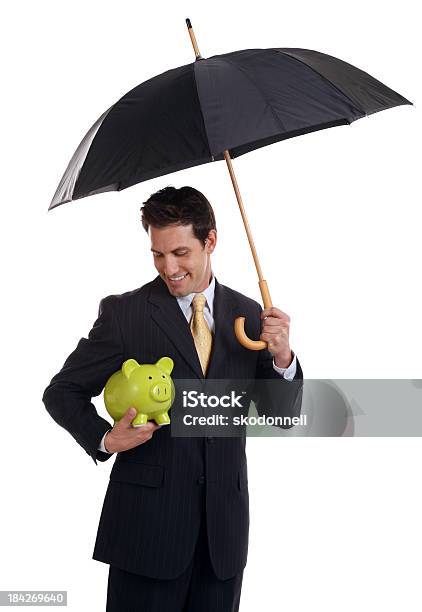 Businessmann Hält Ein Sparschwein Stockfoto und mehr Bilder von Männer - Männer, Freisteller – Neutraler Hintergrund, Regenschirm