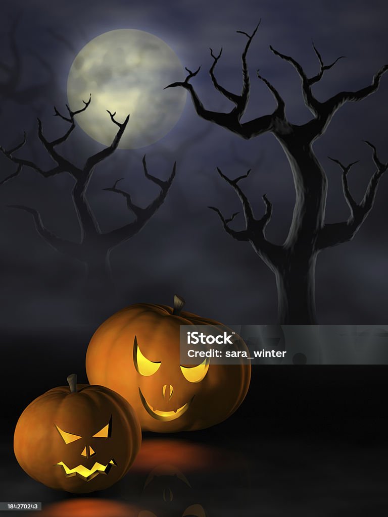 Halloween pumpkins en un bosque espeluznante por la noche - Foto de stock de Halloween libre de derechos