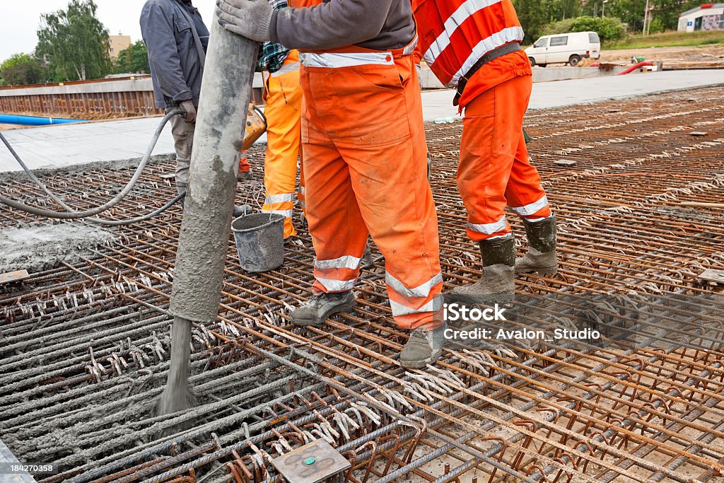 Cemento el vertido de ingeniería - Foto de stock de Acero libre de derechos