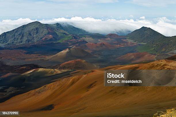 Wulkanu Haleakala Krajobraz Maui Hawaje Usa - zdjęcia stockowe i więcej obrazów Bez ludzi - Bez ludzi, Chmura, Fotografika