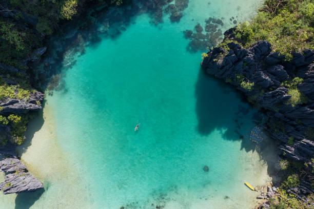 istock Couple on a kayak in Cadlao Lagoon 1842710922