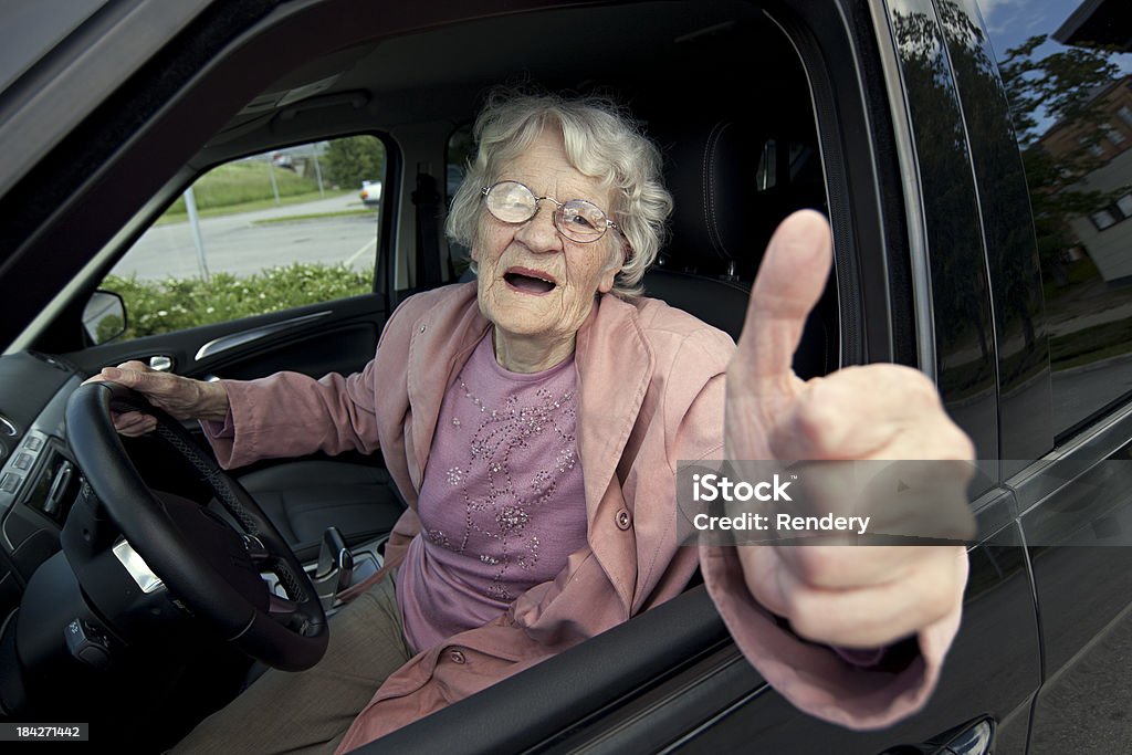 Abuela unidades de - Foto de stock de Coche libre de derechos