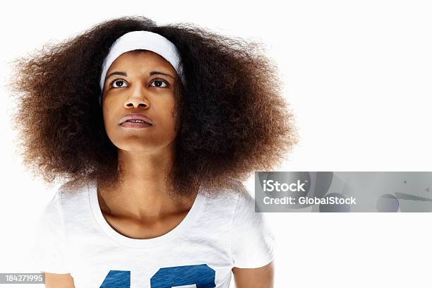 若い女性ちりちりパーマヘアで白背景 - 1人のストックフォトや画像を多数ご用意 - 1人, 20代, アフリカ民族