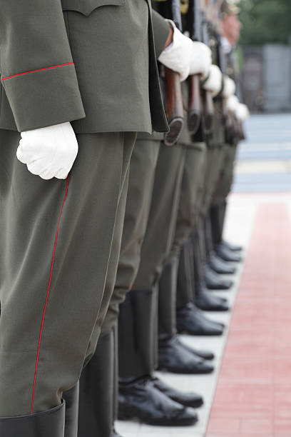 istock Soldiers stand in line 184273111