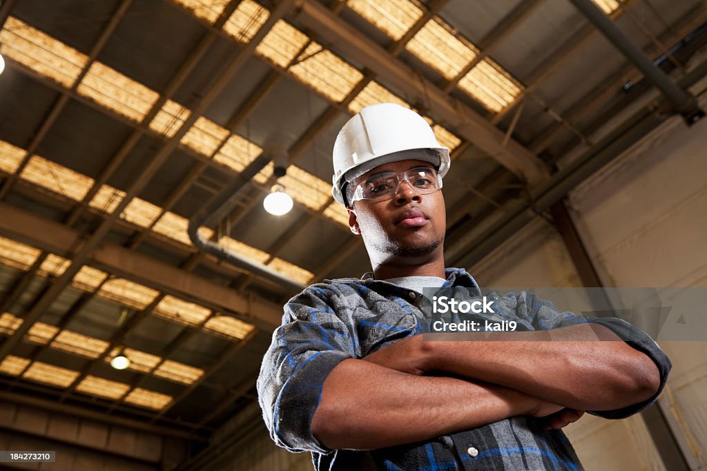 Trabalhador em armazém Industrial - Royalty-free Vista de Ângulo Baixo Foto de stock