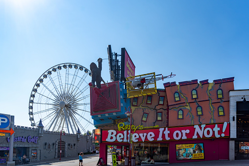 Skywheel ferris wheel and Ripley's Believe it or Not at Niagara. Niagara Falls, Ontario, Canada.