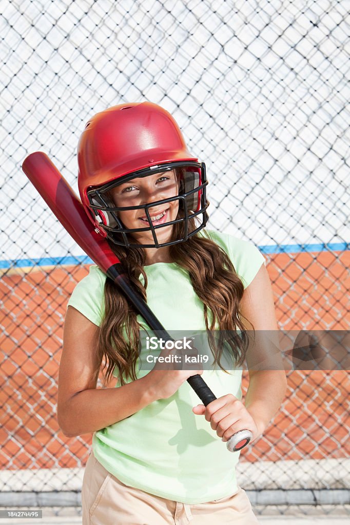 Fille avec une cage à la batte - Photo de Batte de baseball libre de droits